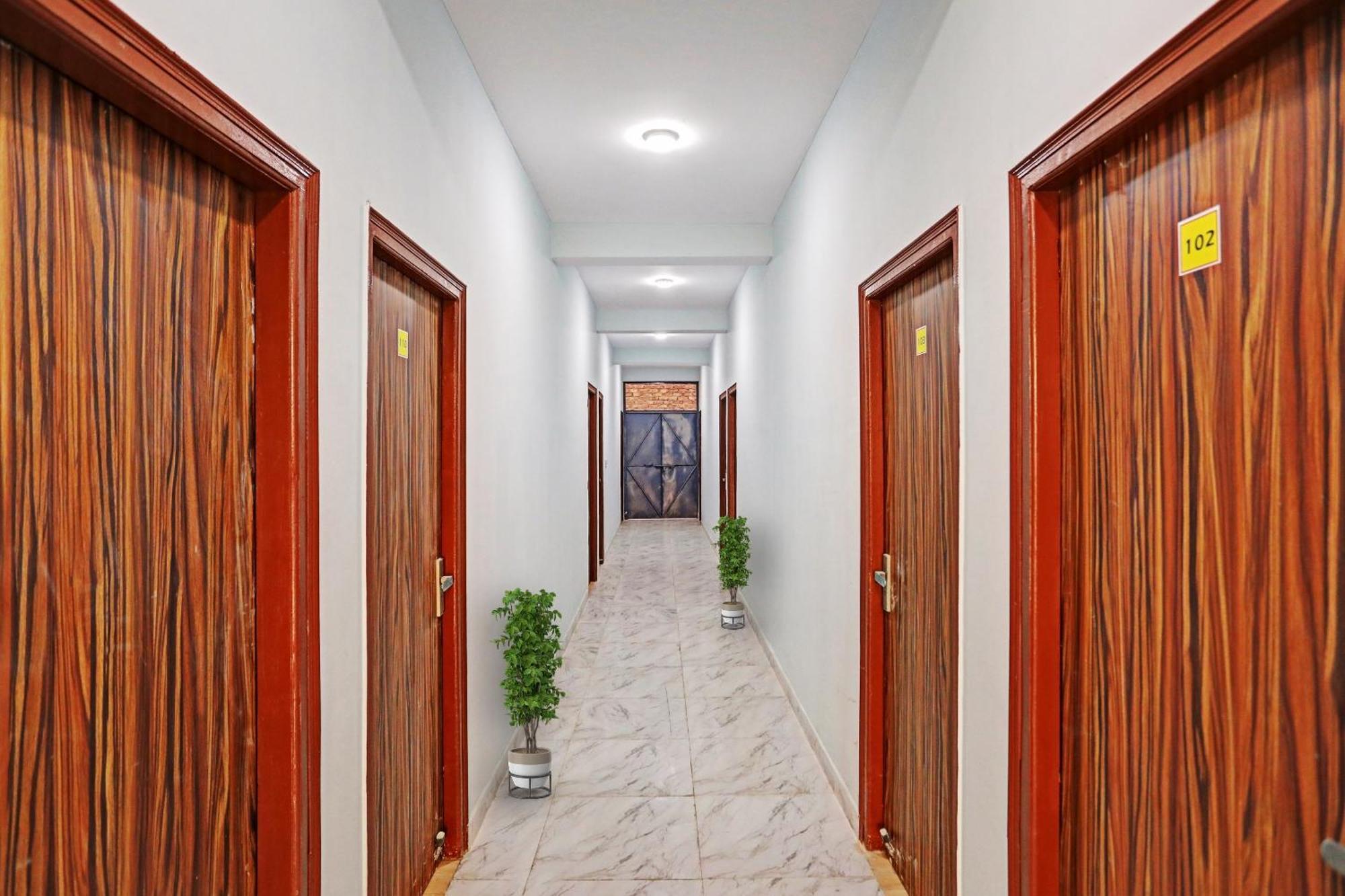 Hotel O Surya Gold Guest House Najafgarh ภายนอก รูปภาพ